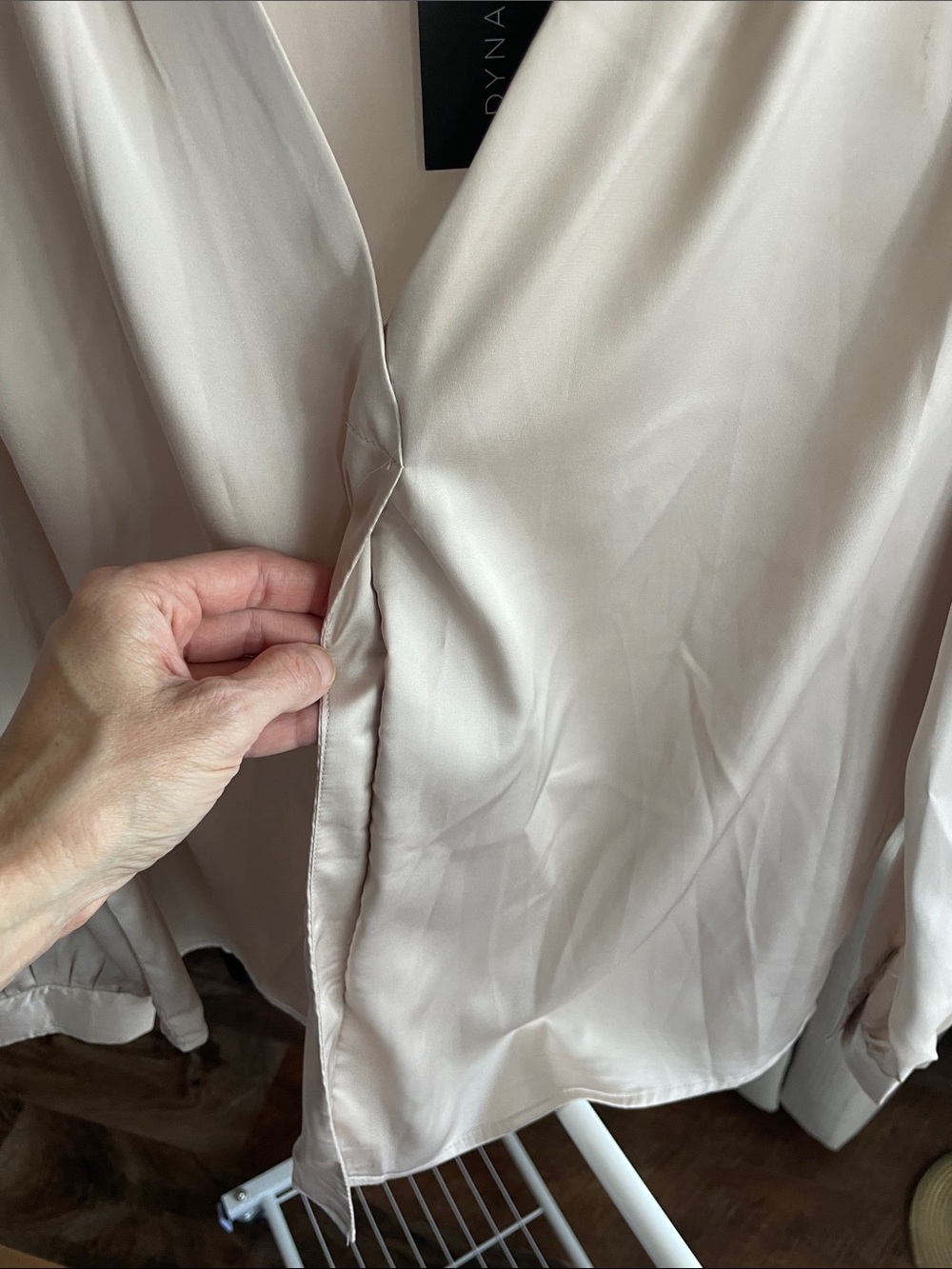 NWT Dynamite Soft Cream Satin V-Neck Blouse - Picture 4 of 16